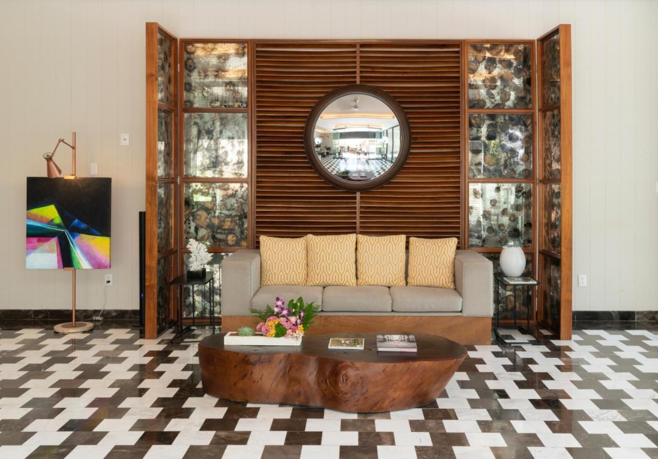 Thompson House 4*