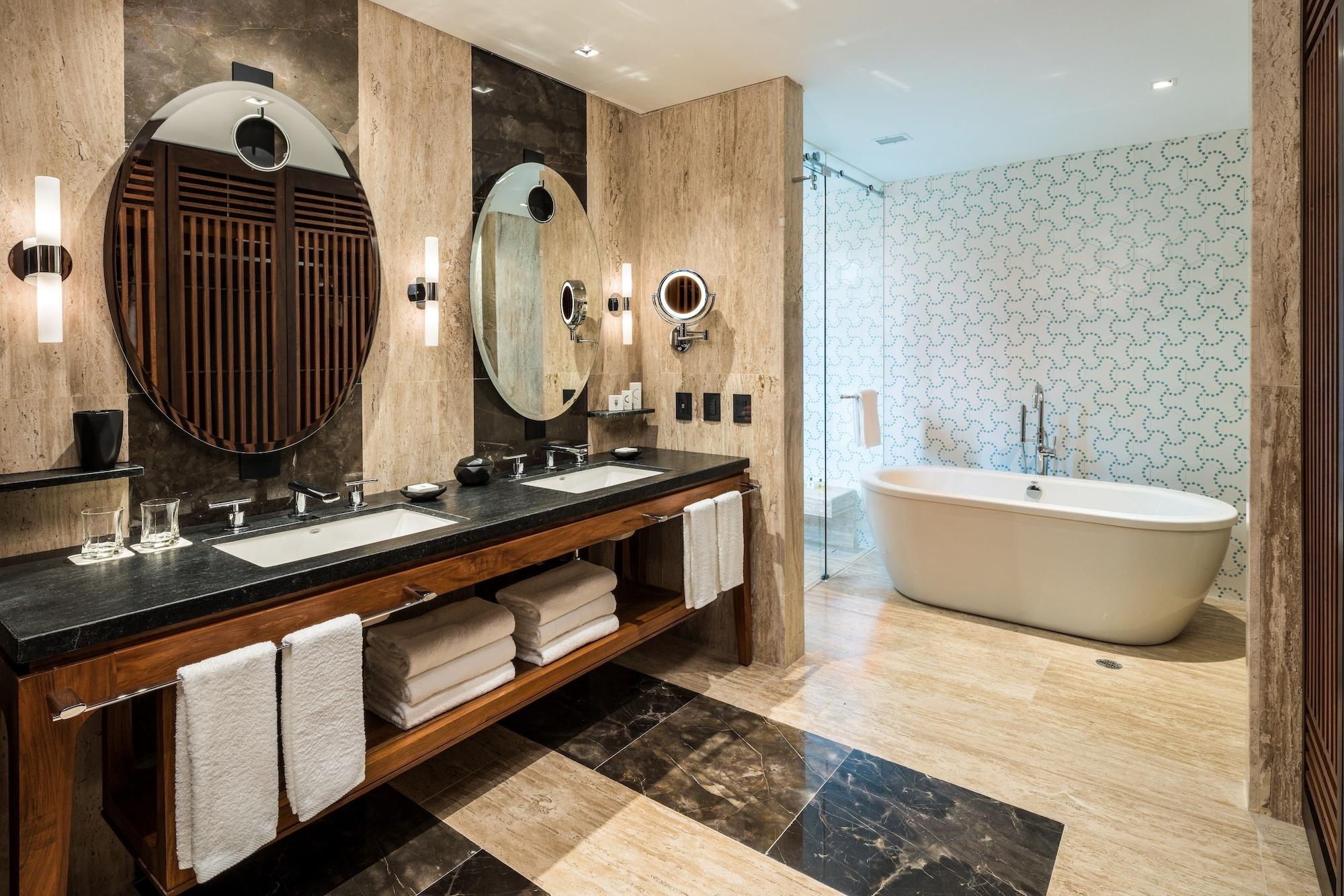 Thompson House 4*