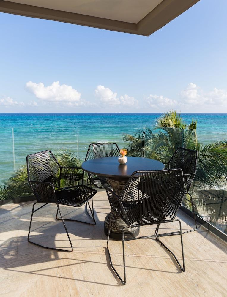 Thompson House Resort